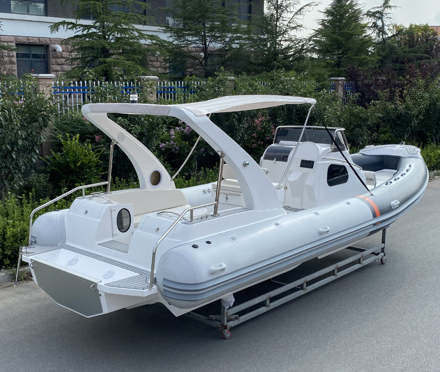 Semi rigid inflatable boat