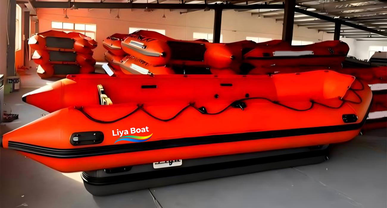 Rugged Hypalon or PVC inflatable tubes on the rescue craft.