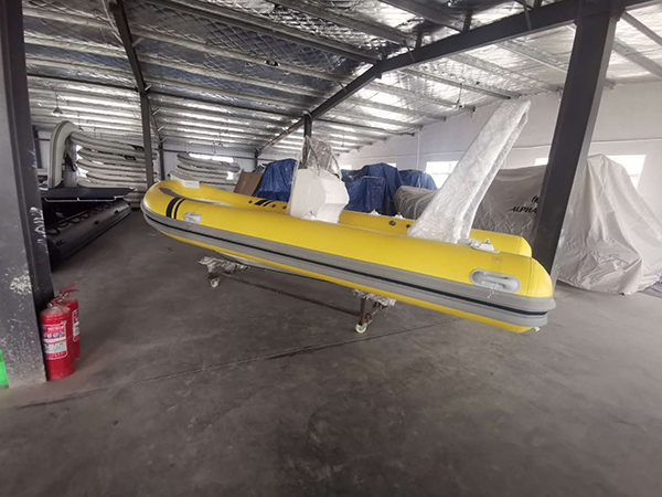 Rigid inflatable boat hypalon