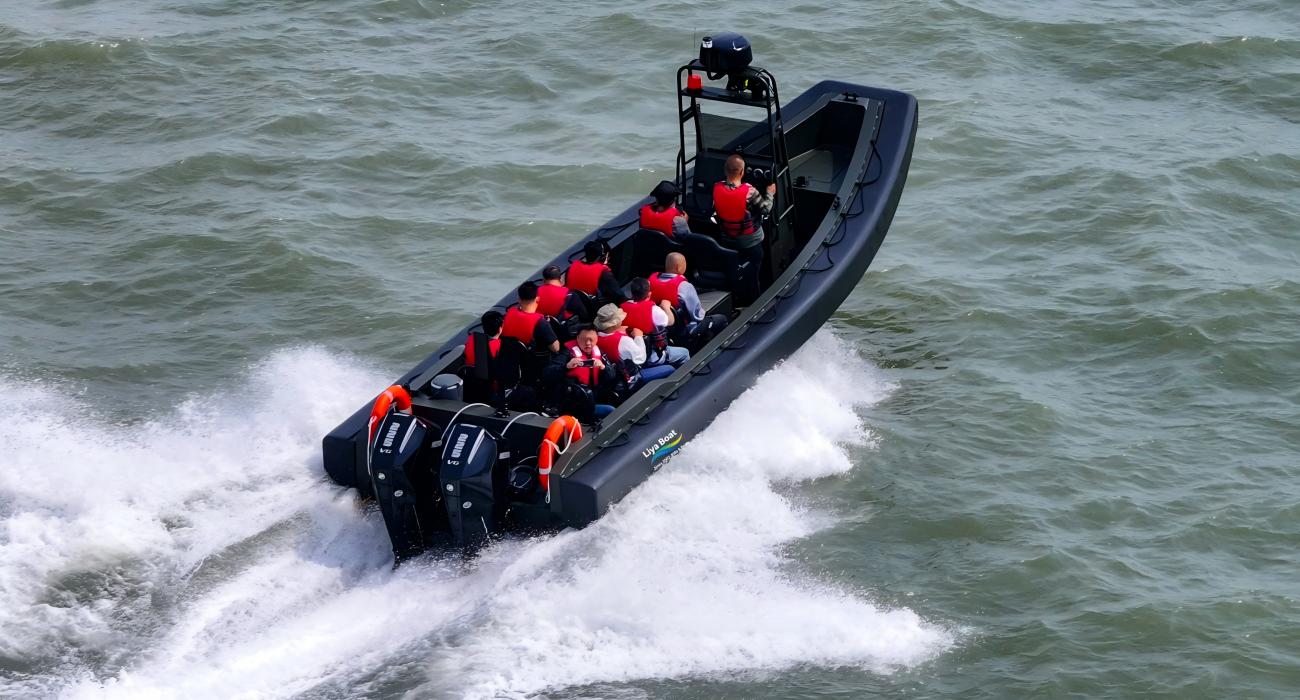 27ft aluminum patrol boat front view with polyurea EVA foam collar