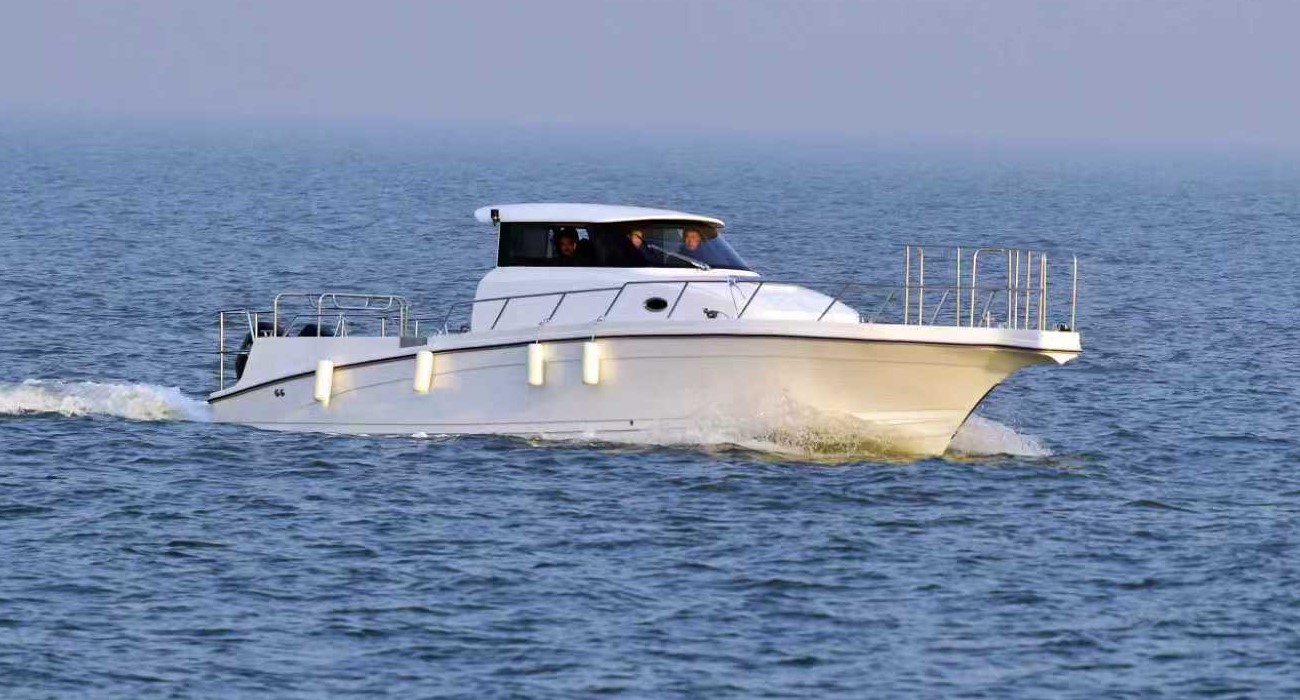 Fishing-and-tourism-boat-13-6m-fiberglass-hull-side-profile