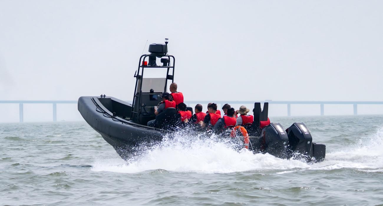 Side profile of 27 foot all aluminum patrol vessel showing deep V hull