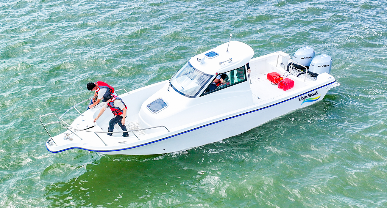 Liya 30ft Fiberglass Cabin Fishing Boat for 9 People,300-400HP,500L Fuel Tank