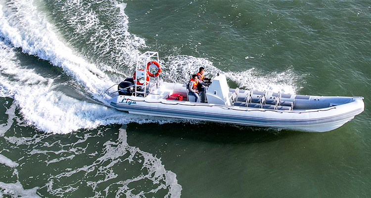 Rib boat with twin engines