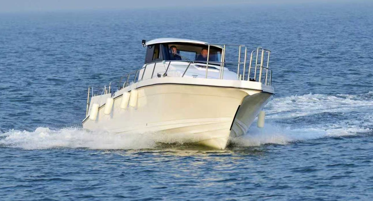 High-payload-fiberglass-cabin-boat-commercial-transport-vessel