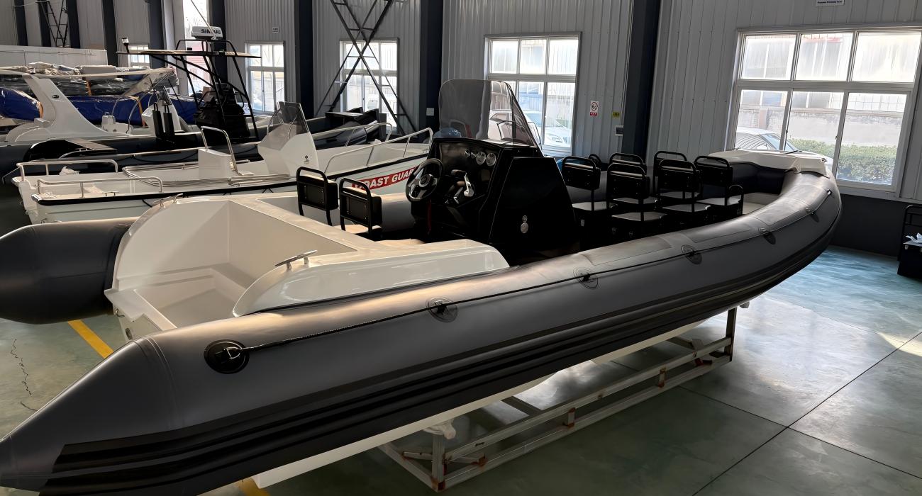 Stepped Deep-V Hull of 7.9m Interceptor RHIB